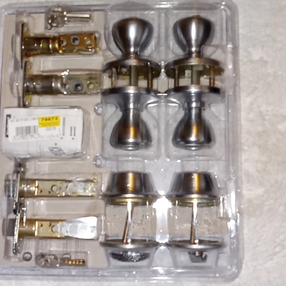 KWIKSET Silver Door Knob Set - Picture 2 of 7